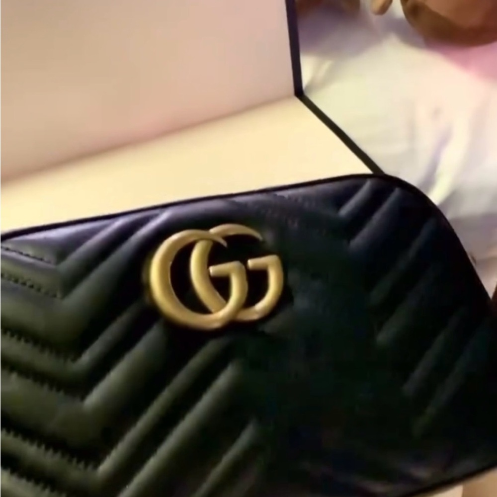 Gucci Purse never wore for sale $1200 - Picture 5 of 5